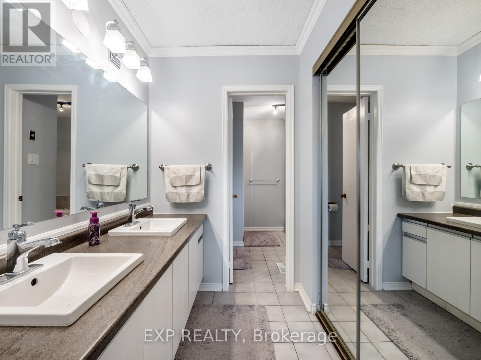 23 Stornwood Court, Brampton, Ontario  L6W 4H6 - Photo 29 - W12901634