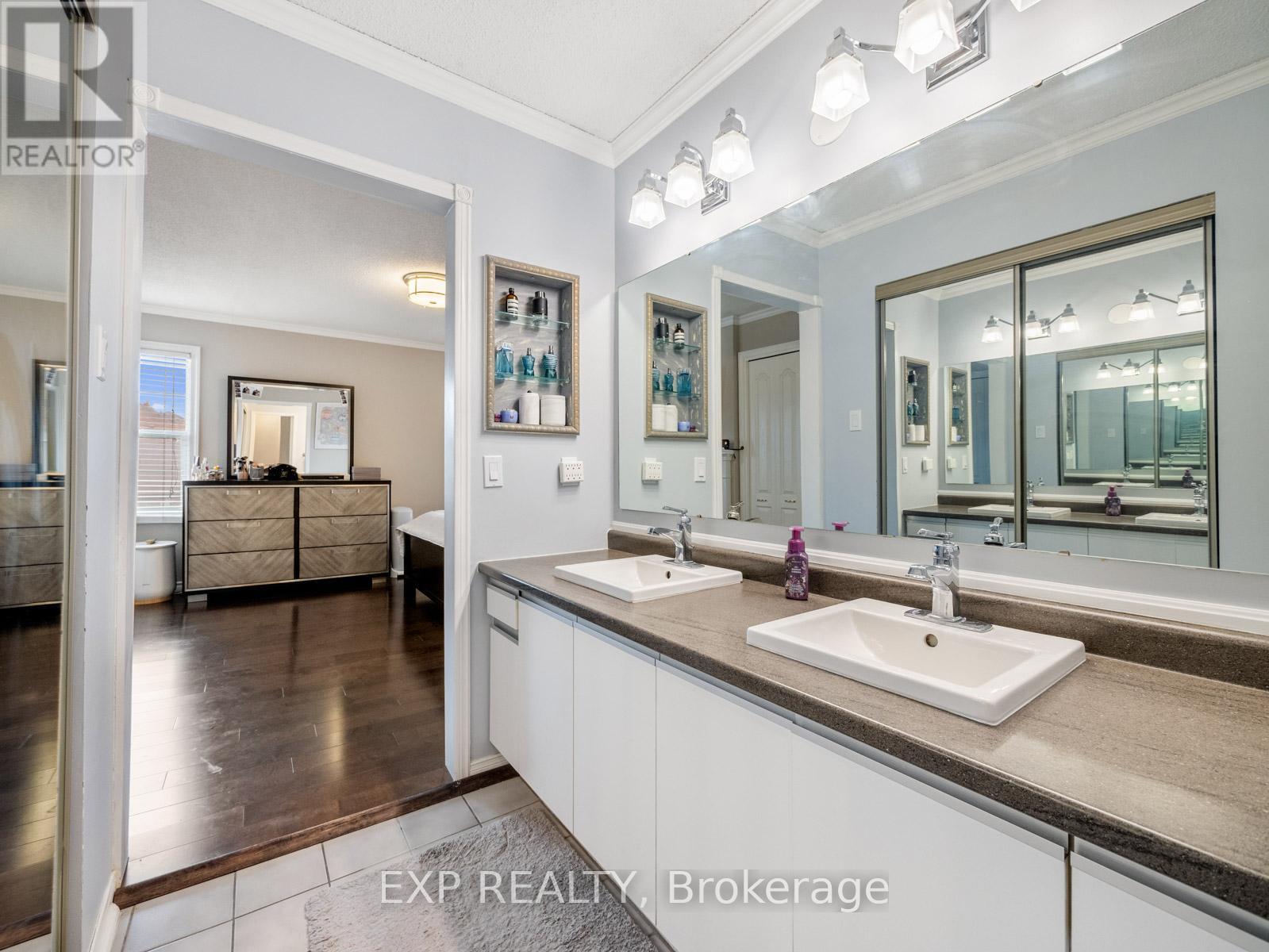 23 Stornwood Court, Brampton, Ontario  L6W 4H6 - Photo 30 - W12901634