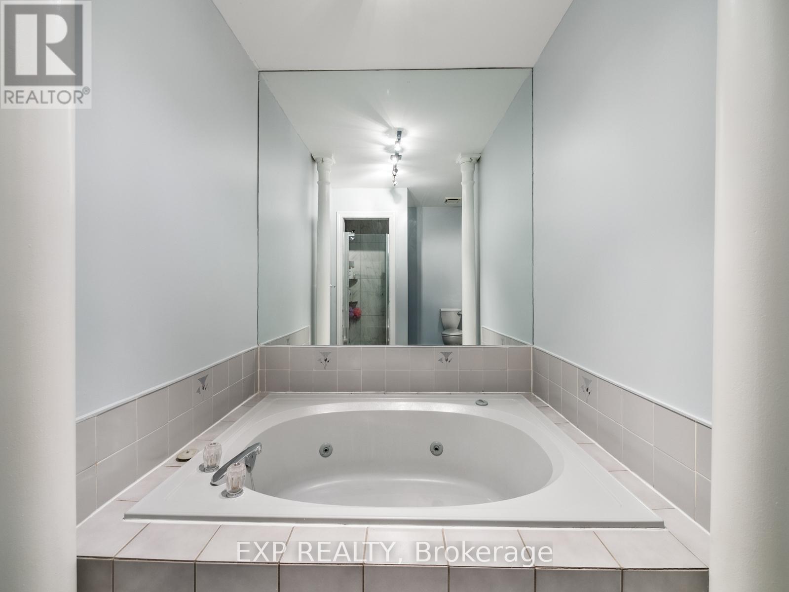 23 Stornwood Court, Brampton, Ontario  L6W 4H6 - Photo 32 - W12901634