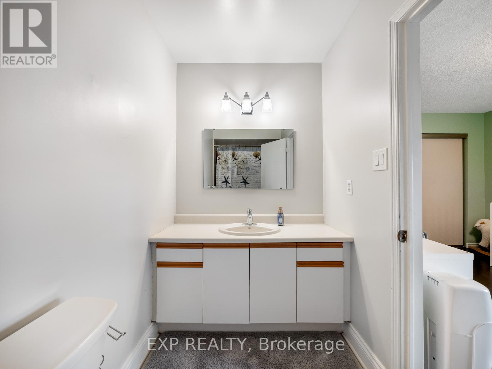 23 Stornwood Court, Brampton, Ontario  L6W 4H6 - Photo 37 - W12901634