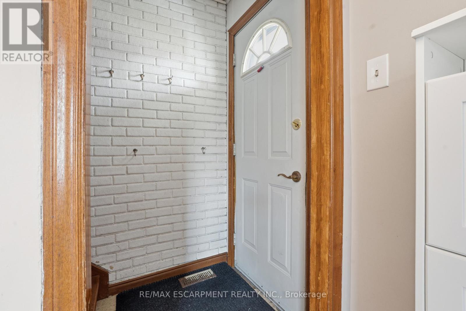 252 Ivon Avenue, Hamilton, Ontario  L8H 5T2 - Photo 5 - X12901578