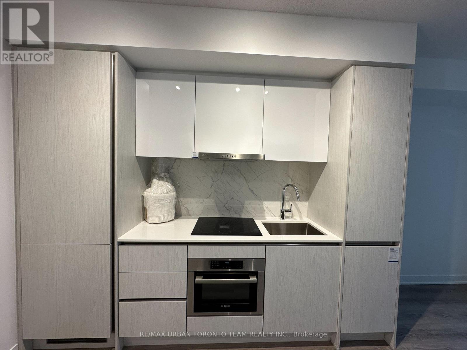 605 - 180 Front Street E, Toronto, Ontario  M5A 0K9 - Photo 2 - C12899112