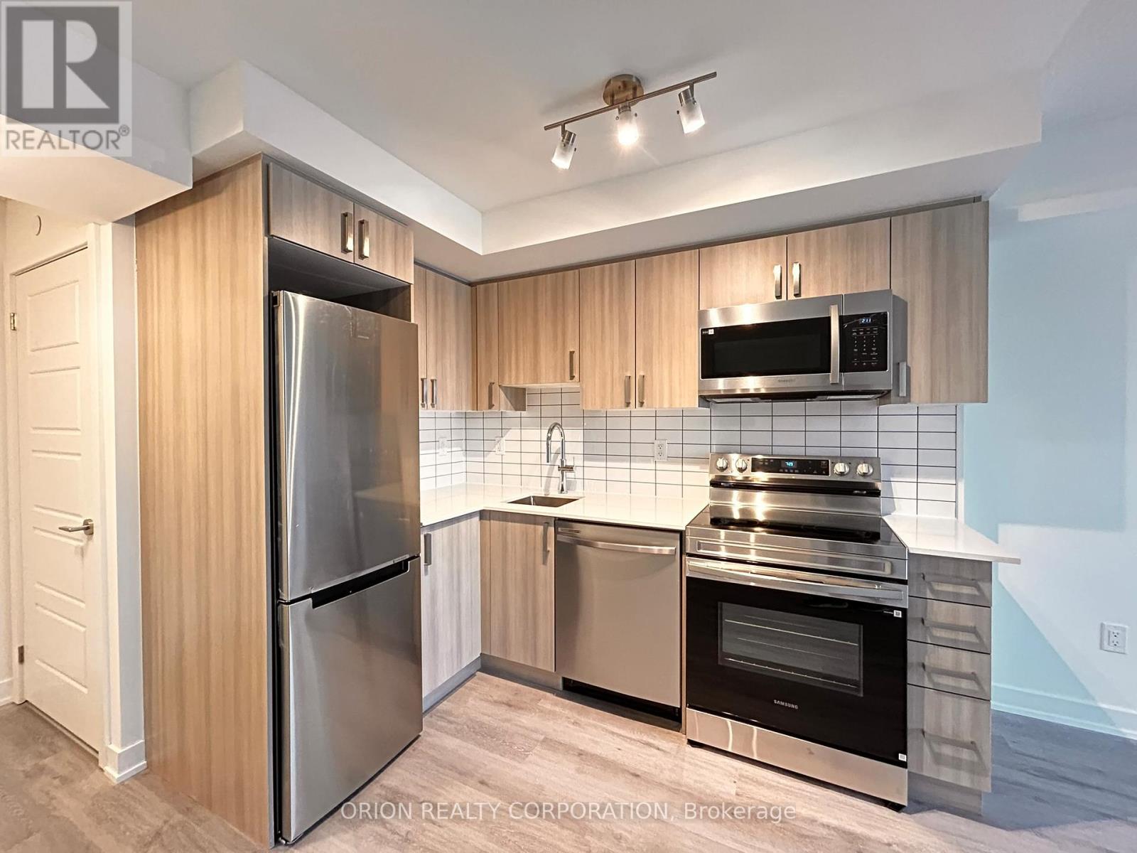 601 - 1010 Sandy Beach Road, Pickering, Ontario  L1W 0C7 - Photo 5 - E12899174