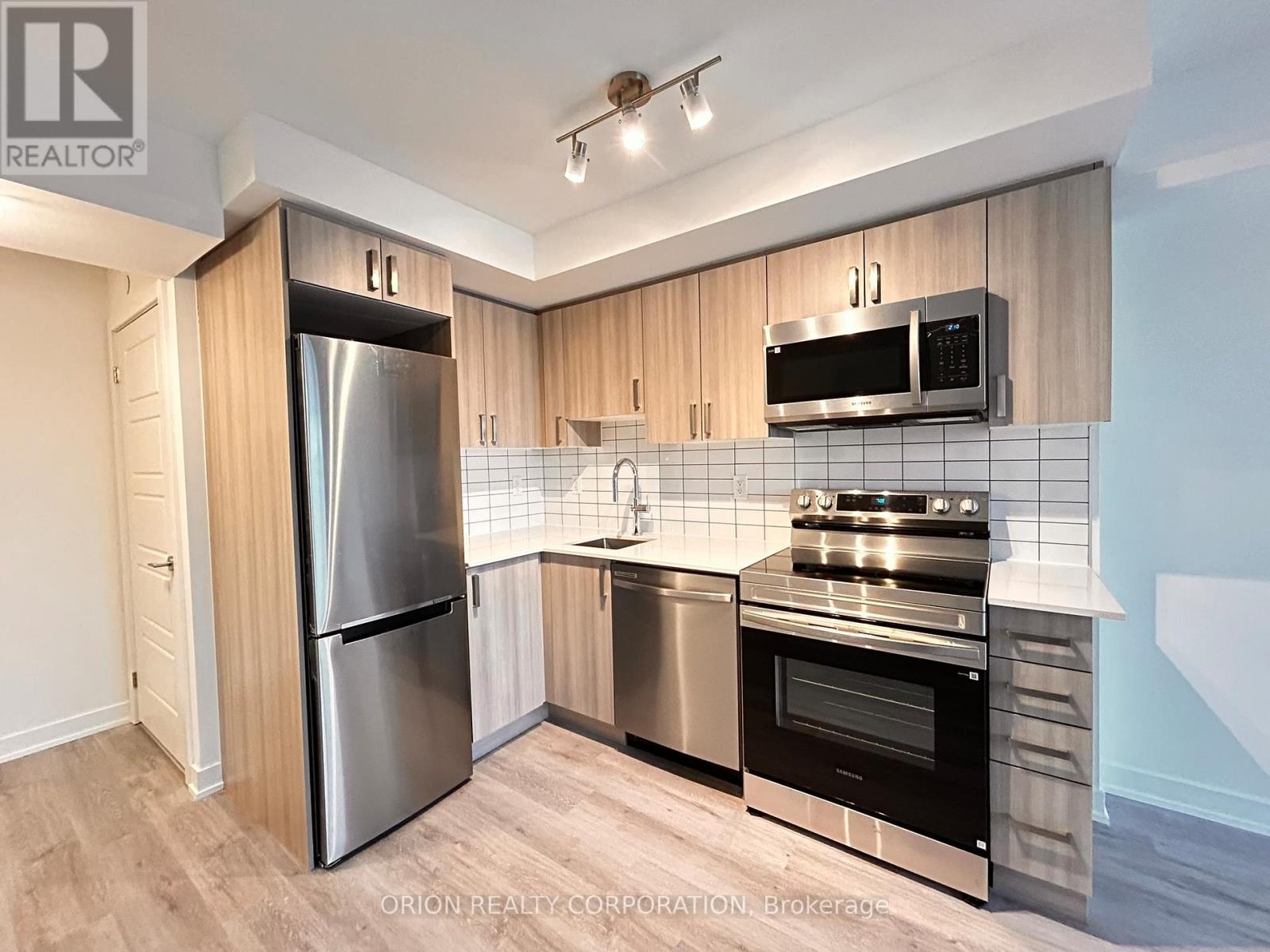 601 - 1010 Sandy Beach Road, Pickering, Ontario  L1W 0C7 - Photo 4 - E12899174