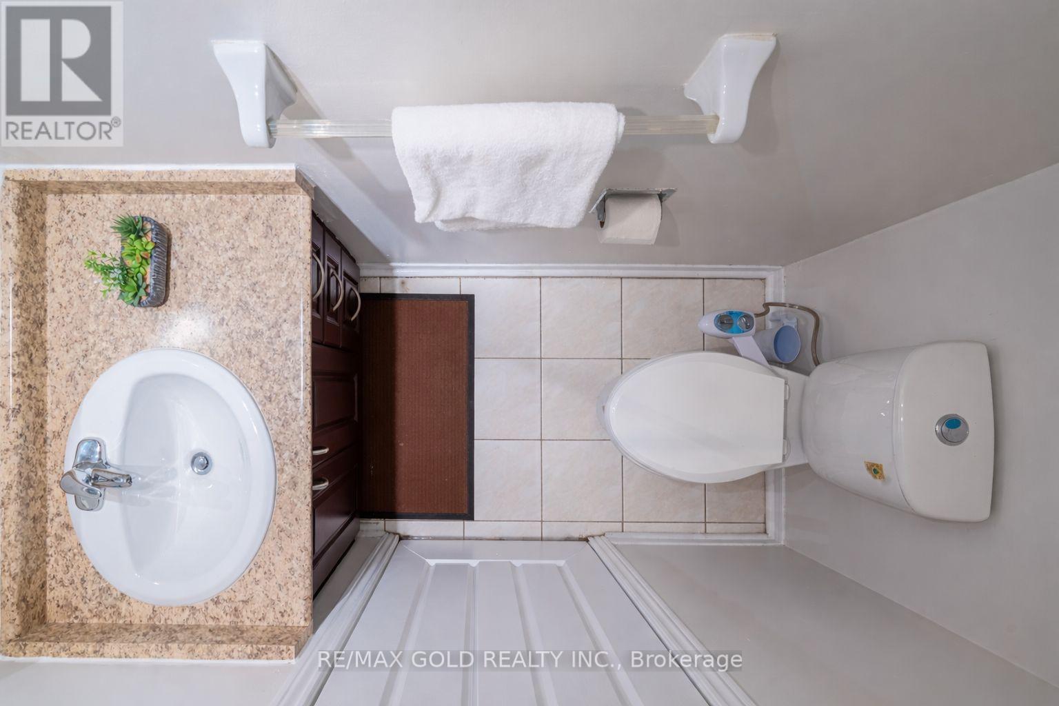 94 Bighorn Crescent, Brampton, Ontario  L6R 1G7 - Photo 6 - W12896550