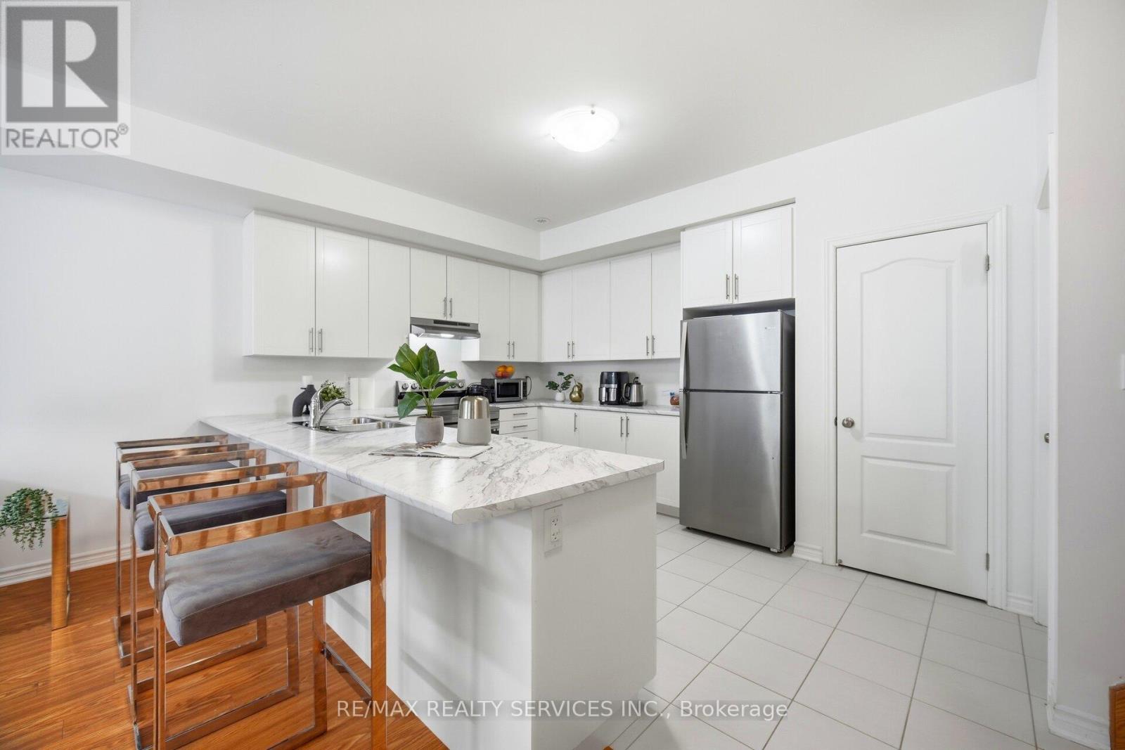 47 Tiveron Avenue, Caledon, Ontario  L7C 4L6 - Photo 2 - W12899030