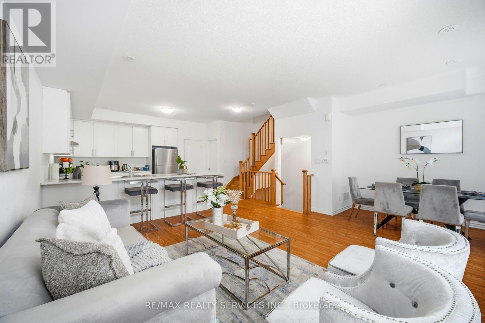 47 Tiveron Avenue, Caledon, Ontario  L7C 4L6 - Photo 3 - W12899030