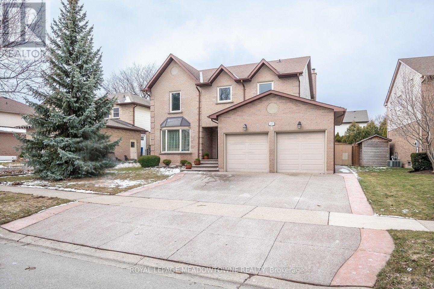 3215 Pinemeadow Drive, Burlington, Ontario  L7M 2N6 - Photo 2 - W12899048