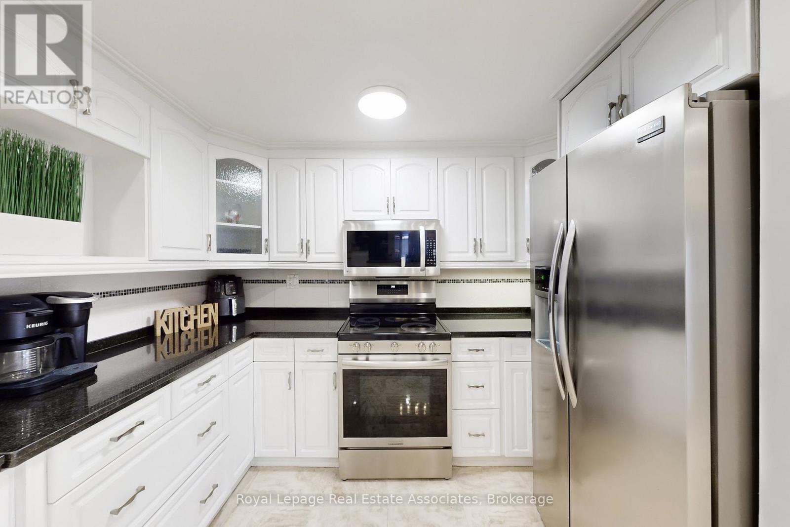 6006 Sundance Place, Mississauga, Ontario  L5N 2B4 - Photo 18 - W12899042