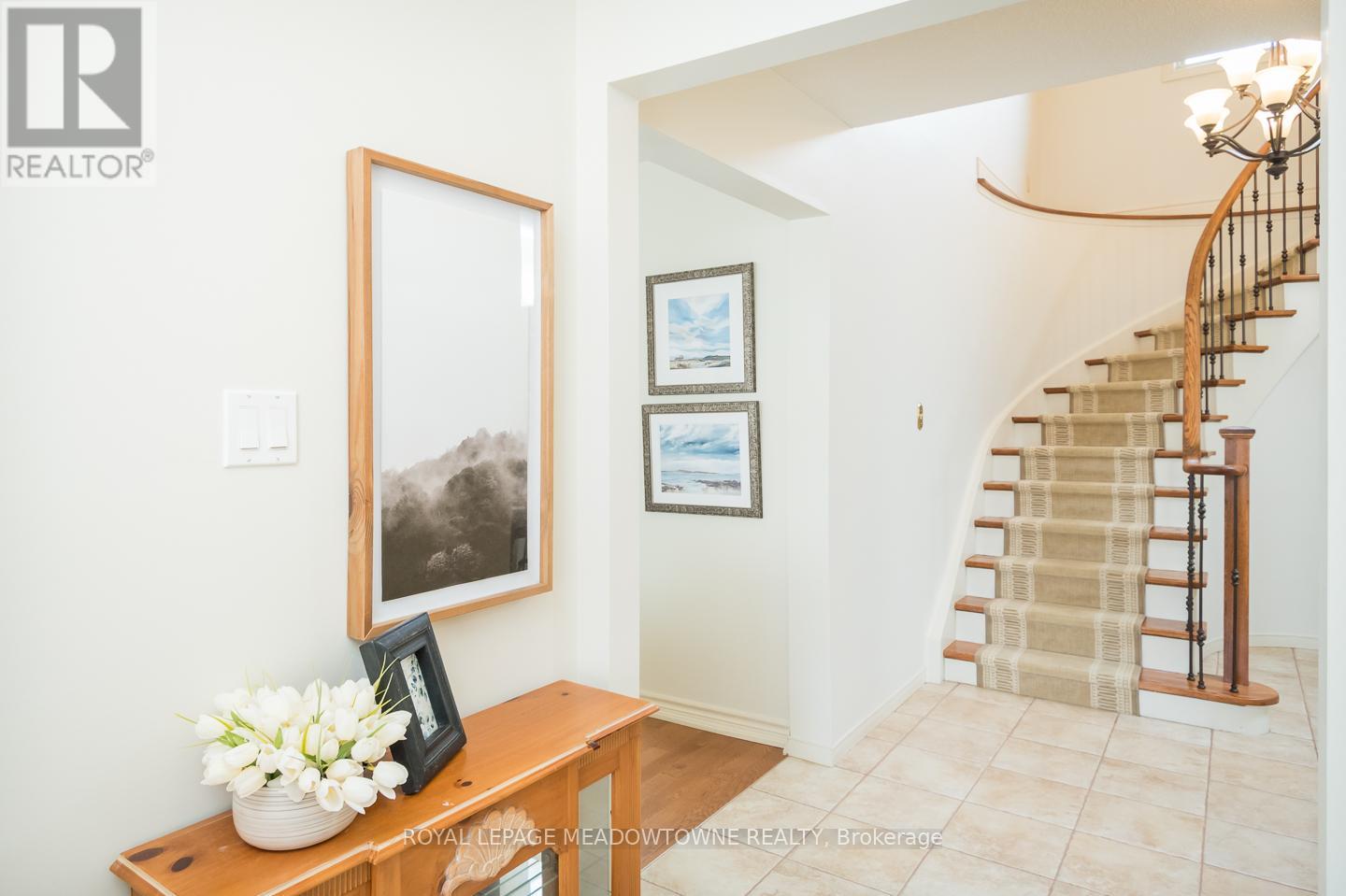 3215 Pinemeadow Drive, Burlington, Ontario  L7M 2N6 - Photo 4 - W12899048