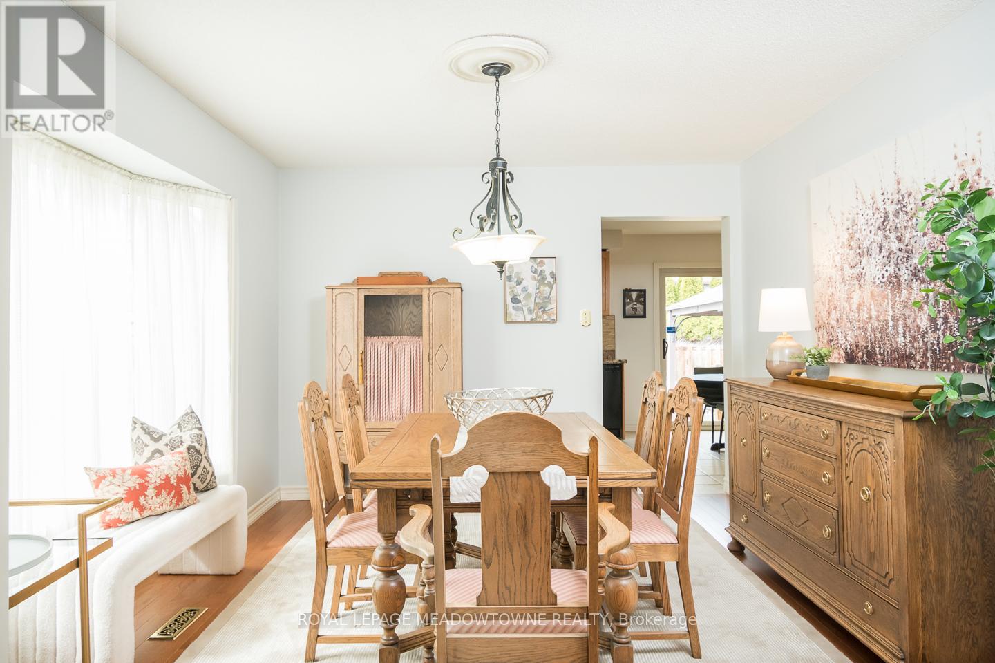 3215 Pinemeadow Drive, Burlington, Ontario  L7M 2N6 - Photo 9 - W12899048