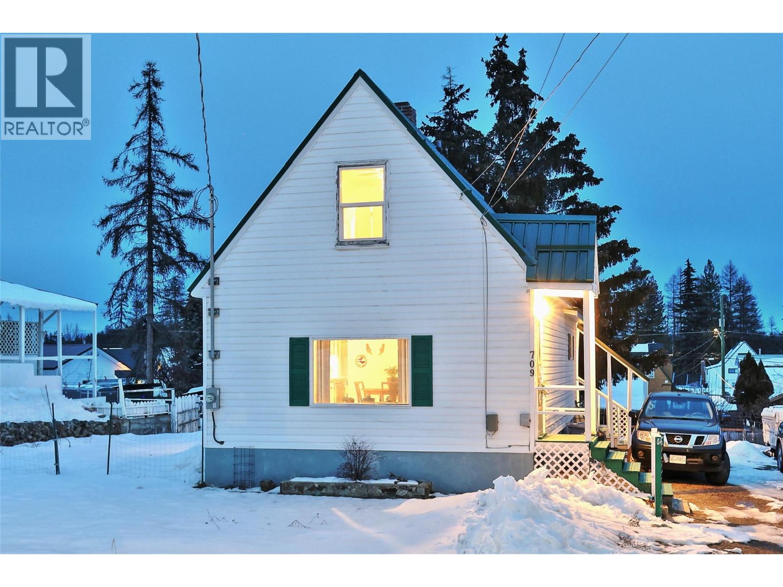 709 5th Avenue, Kimberley, British Columbia V1A 2T3 - Photo 2 - 10380012