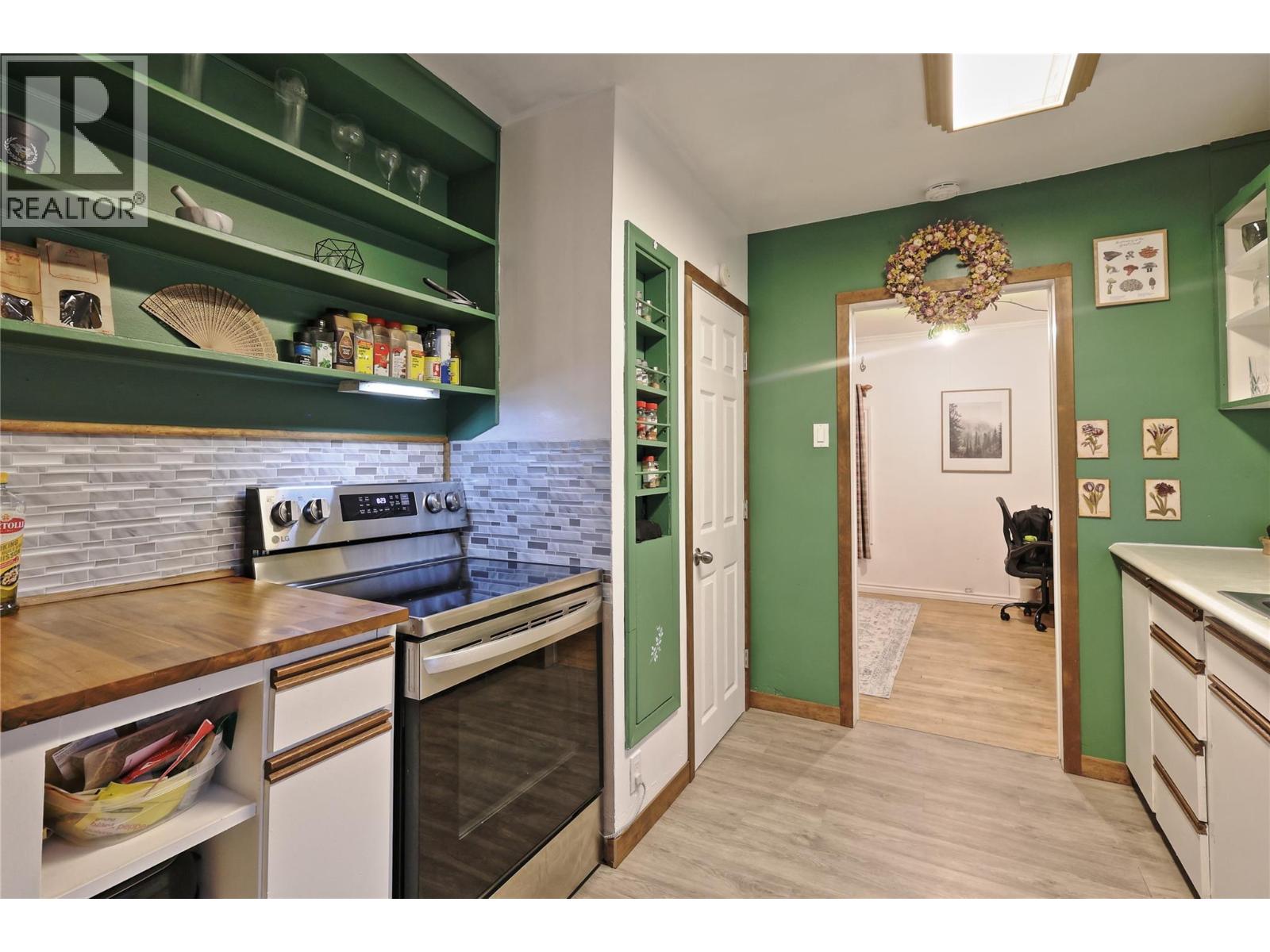 709 5th Avenue, Kimberley, British Columbia V1A 2T3 - Photo 4 - 10380012