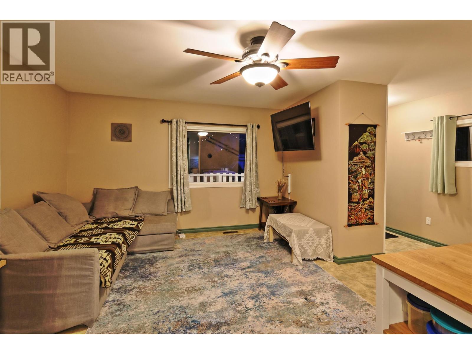 709 5th Avenue, Kimberley, British Columbia V1A 2T3 - Photo 6 - 10380012