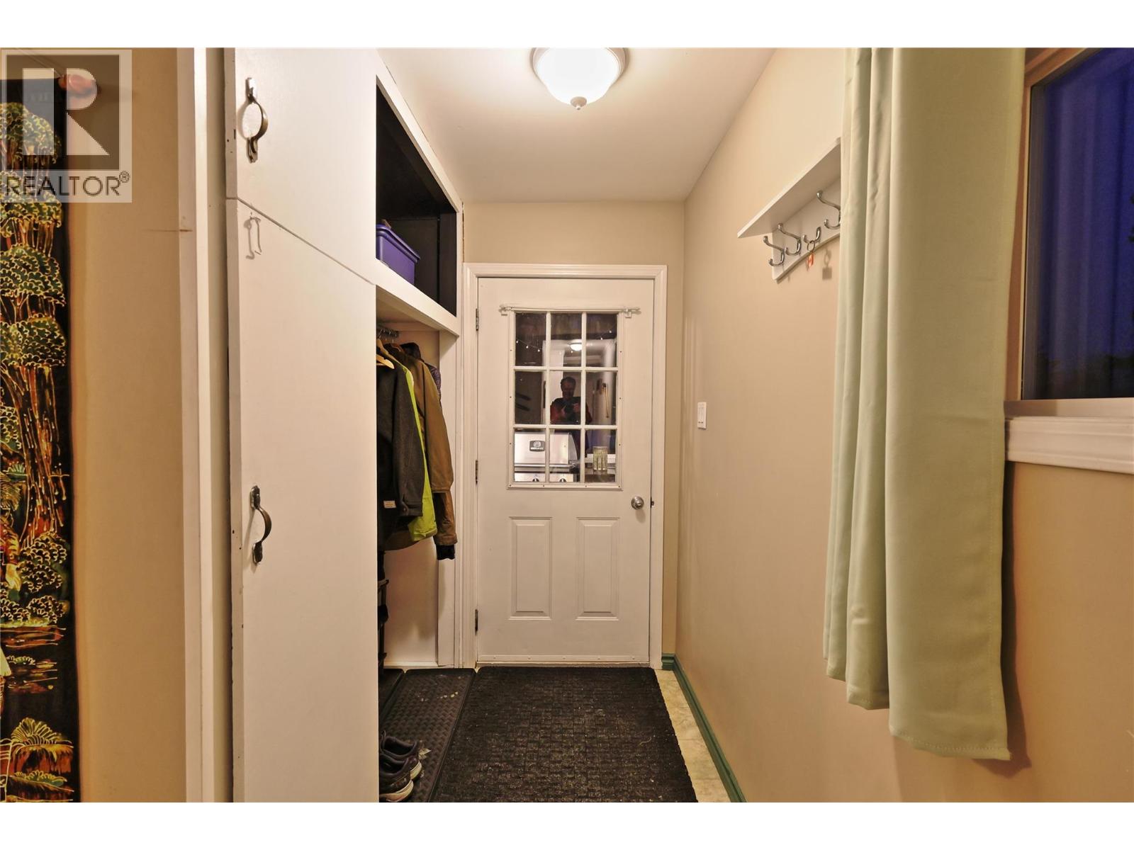 709 5th Avenue, Kimberley, British Columbia V1A 2T3 - Photo 8 - 10380012