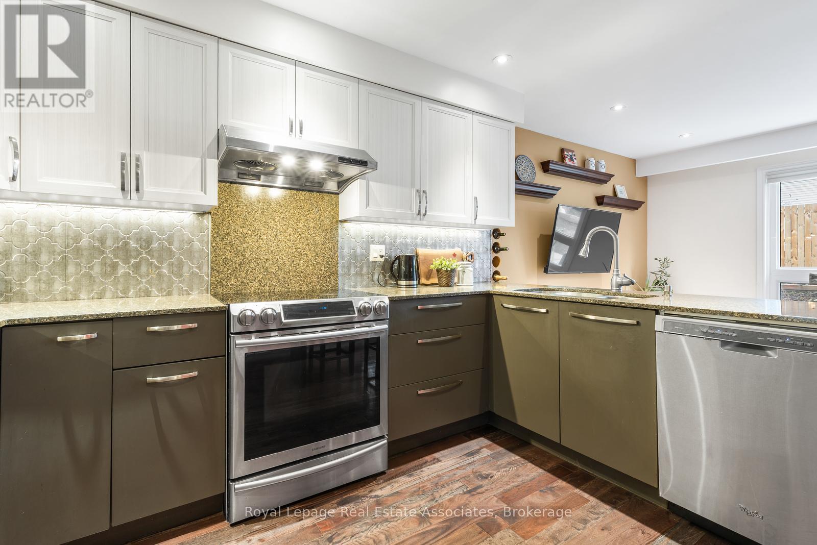 3374 Tallmast Crescent, Mississauga, Ontario  L5L 1H5 - Photo 8 - W12899062