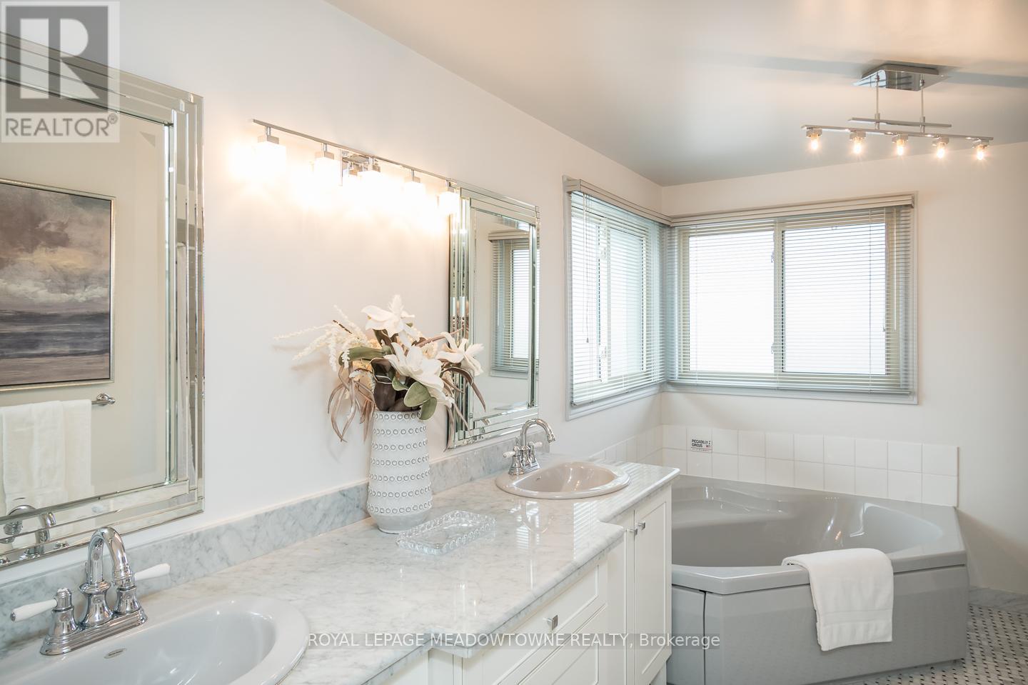 3215 Pinemeadow Drive, Burlington, Ontario  L7M 2N6 - Photo 35 - W12899048