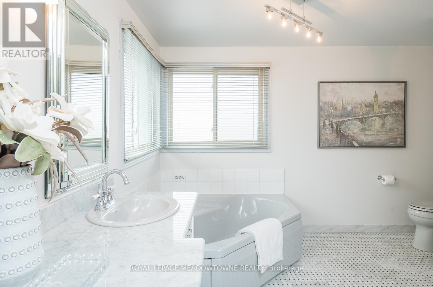 3215 Pinemeadow Drive, Burlington, Ontario  L7M 2N6 - Photo 36 - W12899048