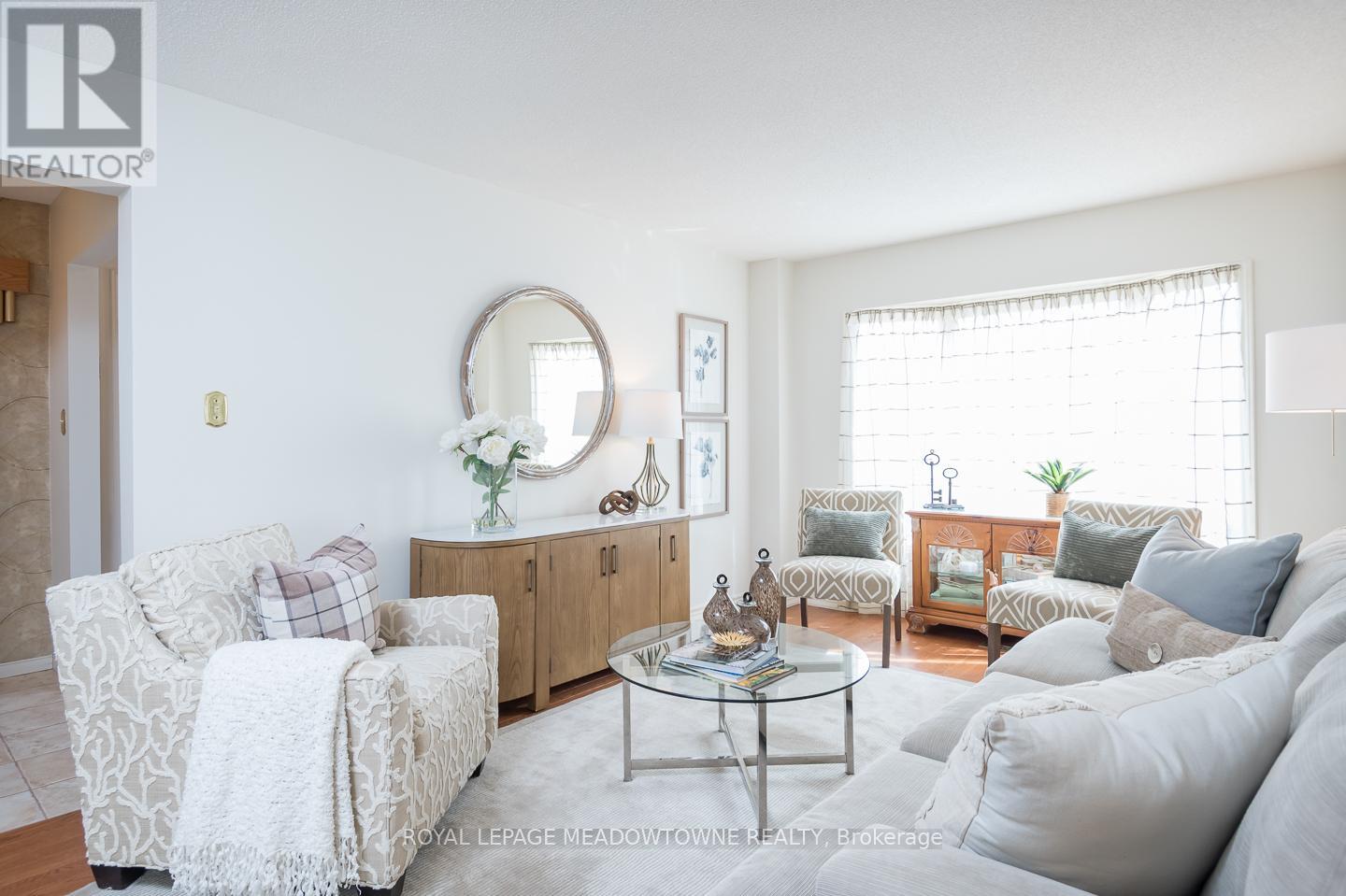 3215 Pinemeadow Drive, Burlington, Ontario  L7M 2N6 - Photo 7 - W12899048