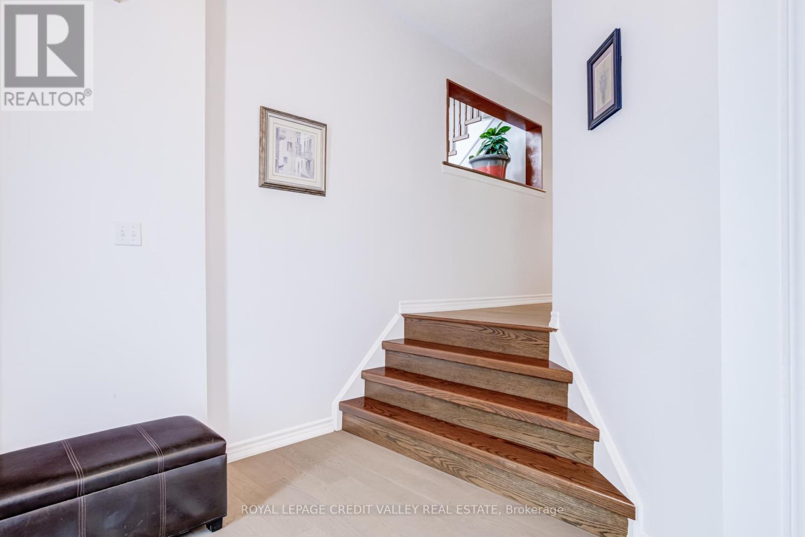 1193 Knight Trail, Milton, Ontario  L9T 5R9 - Photo 6 - W12899064