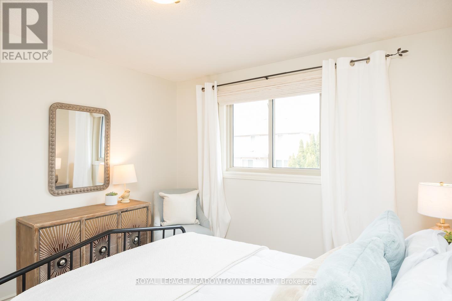 3215 Pinemeadow Drive, Burlington, Ontario  L7M 2N6 - Photo 23 - W12899048