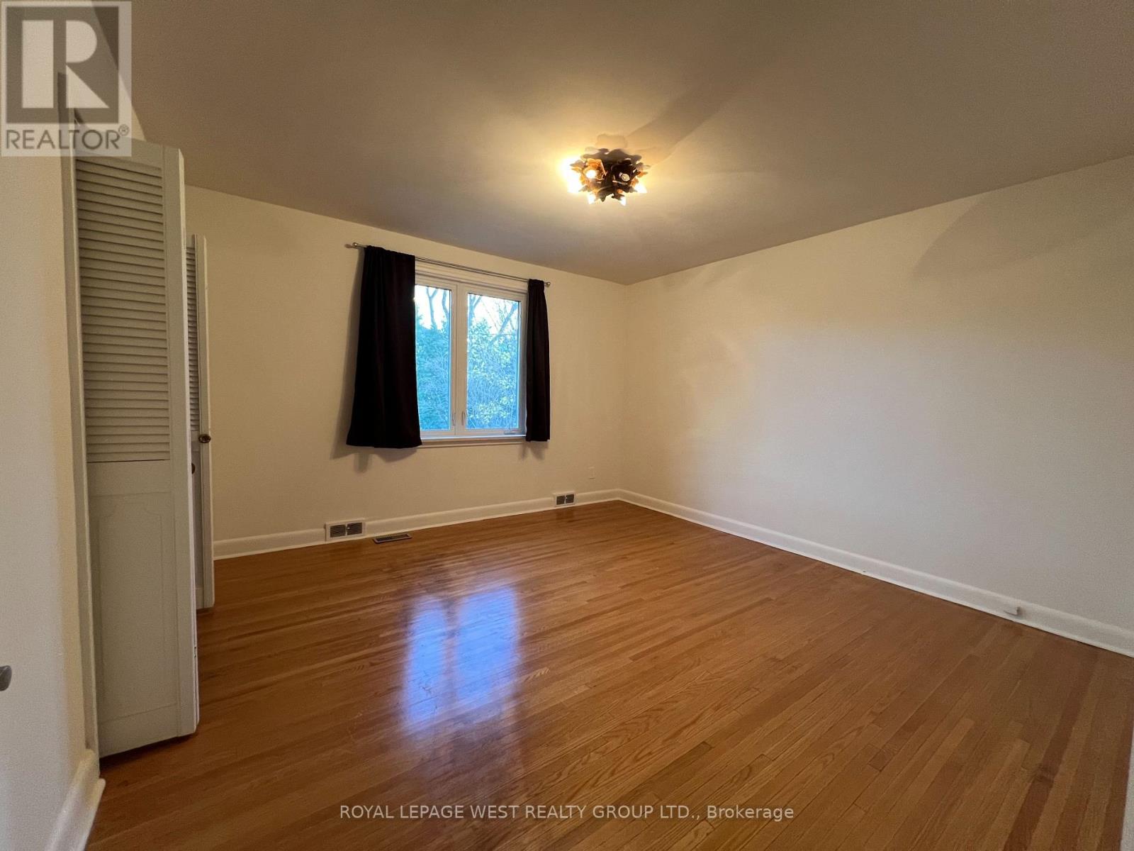 Upper - 51 Fairlin Drive, Toronto, Ontario  M9B 4J4 - Photo 12 - W12899090