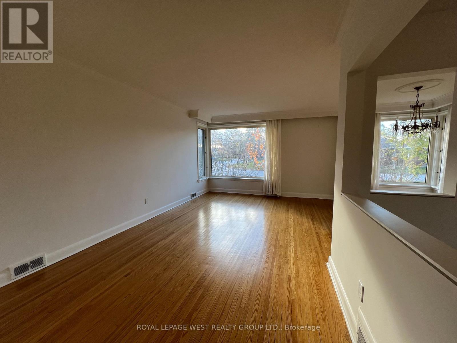 Upper - 51 Fairlin Drive, Toronto, Ontario  M9B 4J4 - Photo 3 - W12899090