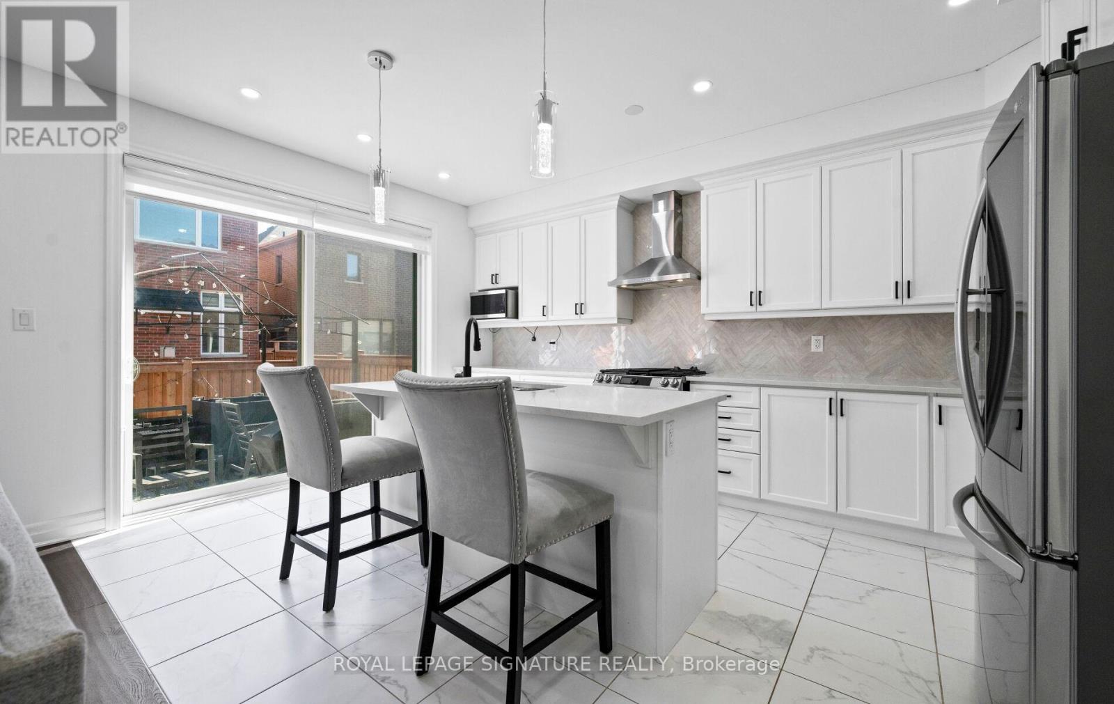 474 Violet Gate, Milton, Ontario  L9E 1X6 - Photo 10 - W12899092