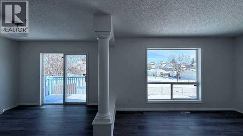 42 Somerside Place Sw, Calgary, Alberta T2Y 3V3 - Photo 9 - A2274942