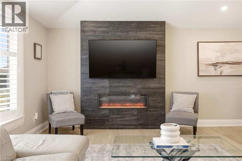 688 Mullin Way, Burlington, Ontario  L7L 4J7 - Photo 6 - 40811350