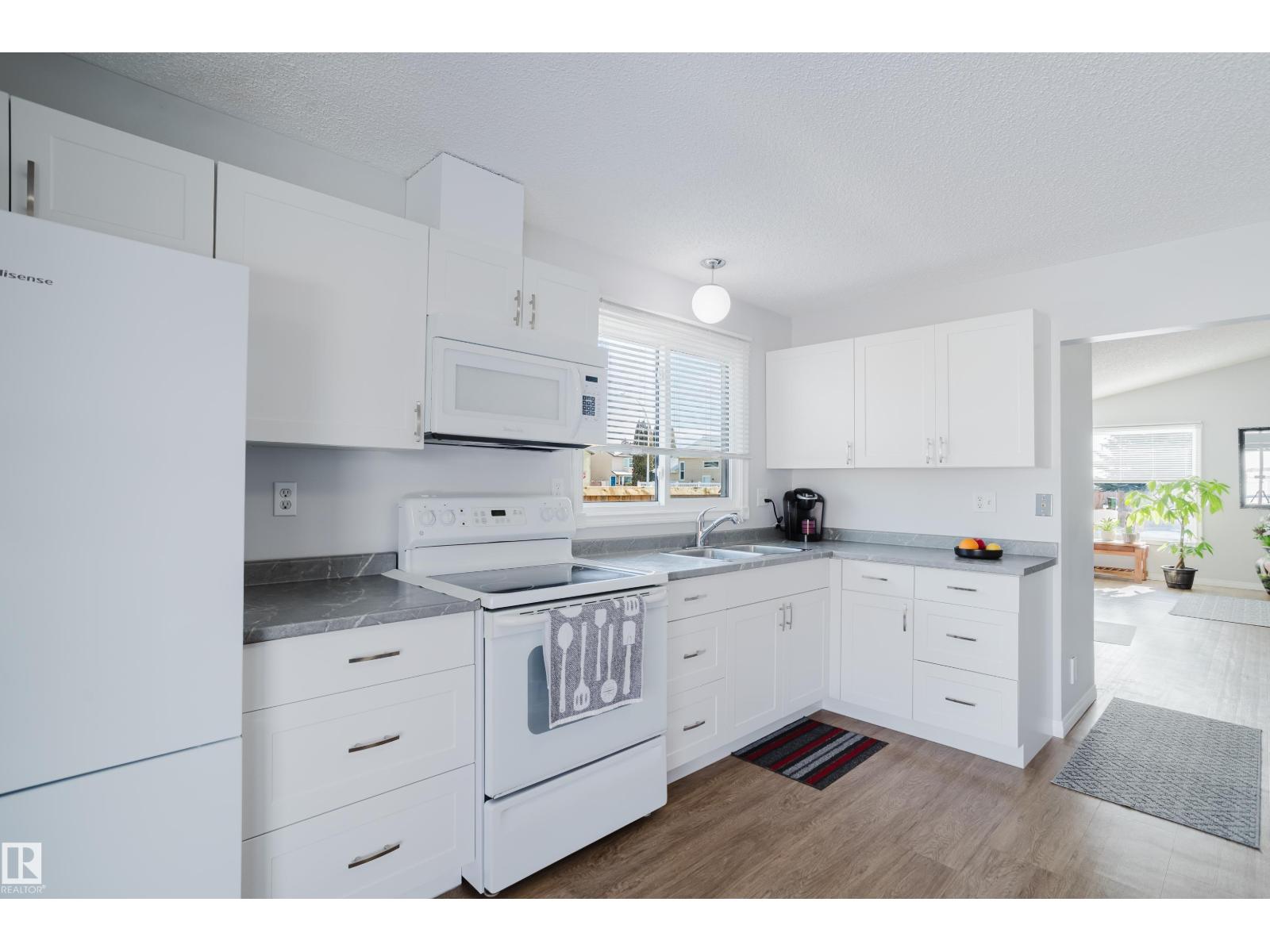 6 Kiniski Cr Nw, Edmonton, Alberta  T6L 5A9 - Photo 3 - E4475018