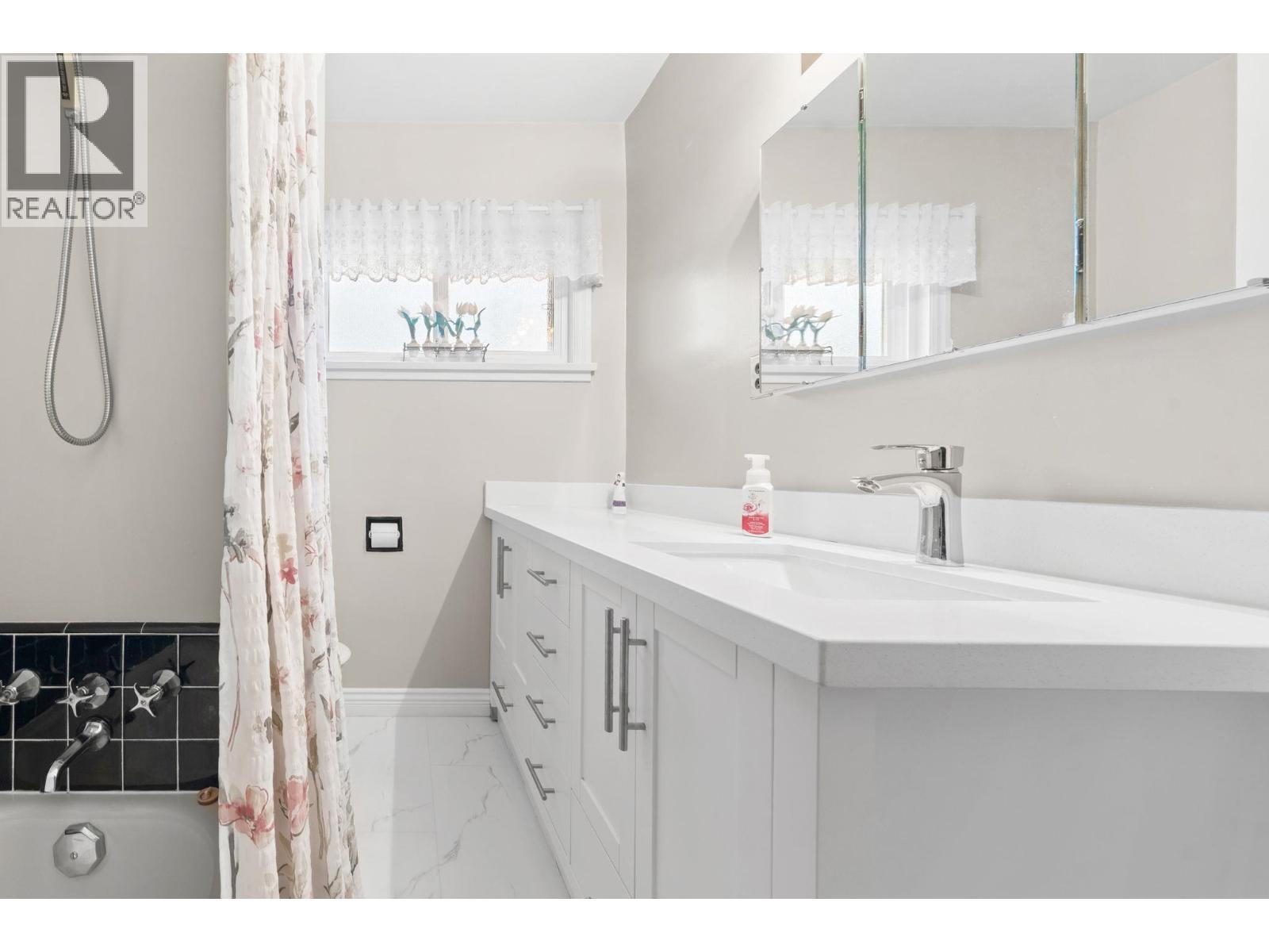 462 W 26th Street, North Vancouver, British Columbia  V7N 2G8 - Photo 24 - R3101725