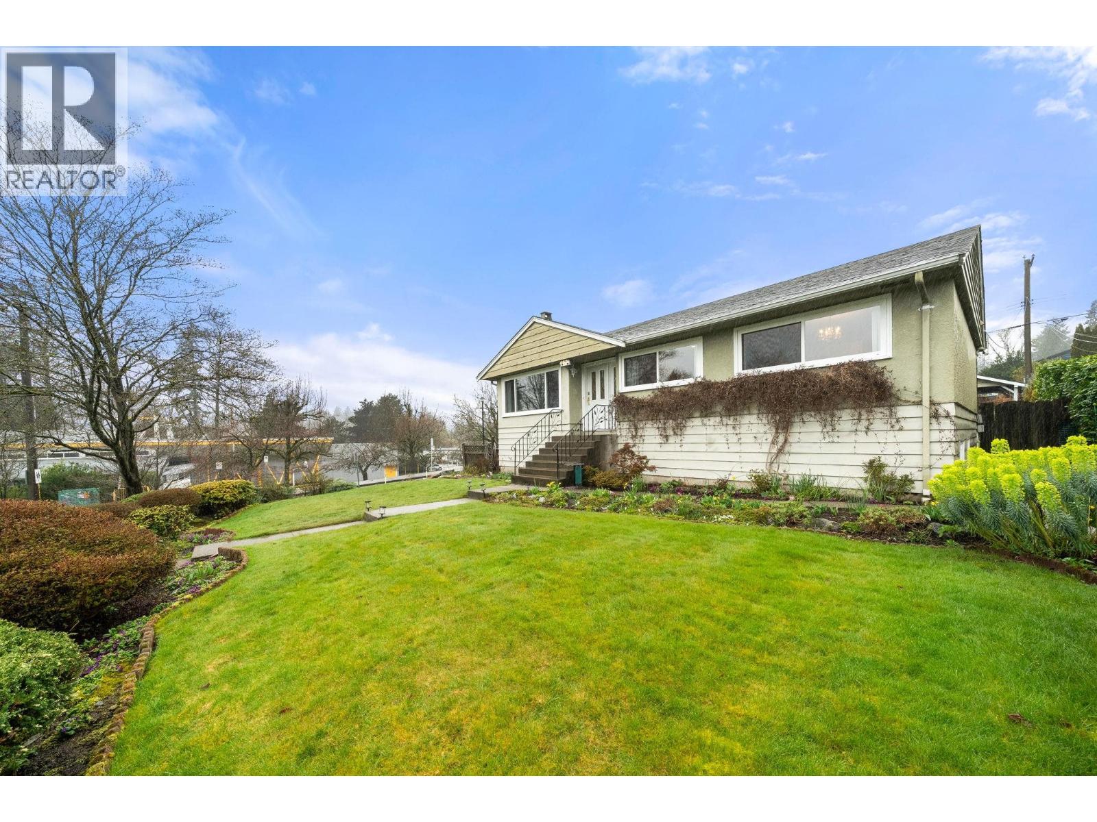 462 W 26th Street, North Vancouver, British Columbia  V7N 2G8 - Photo 4 - R3101725