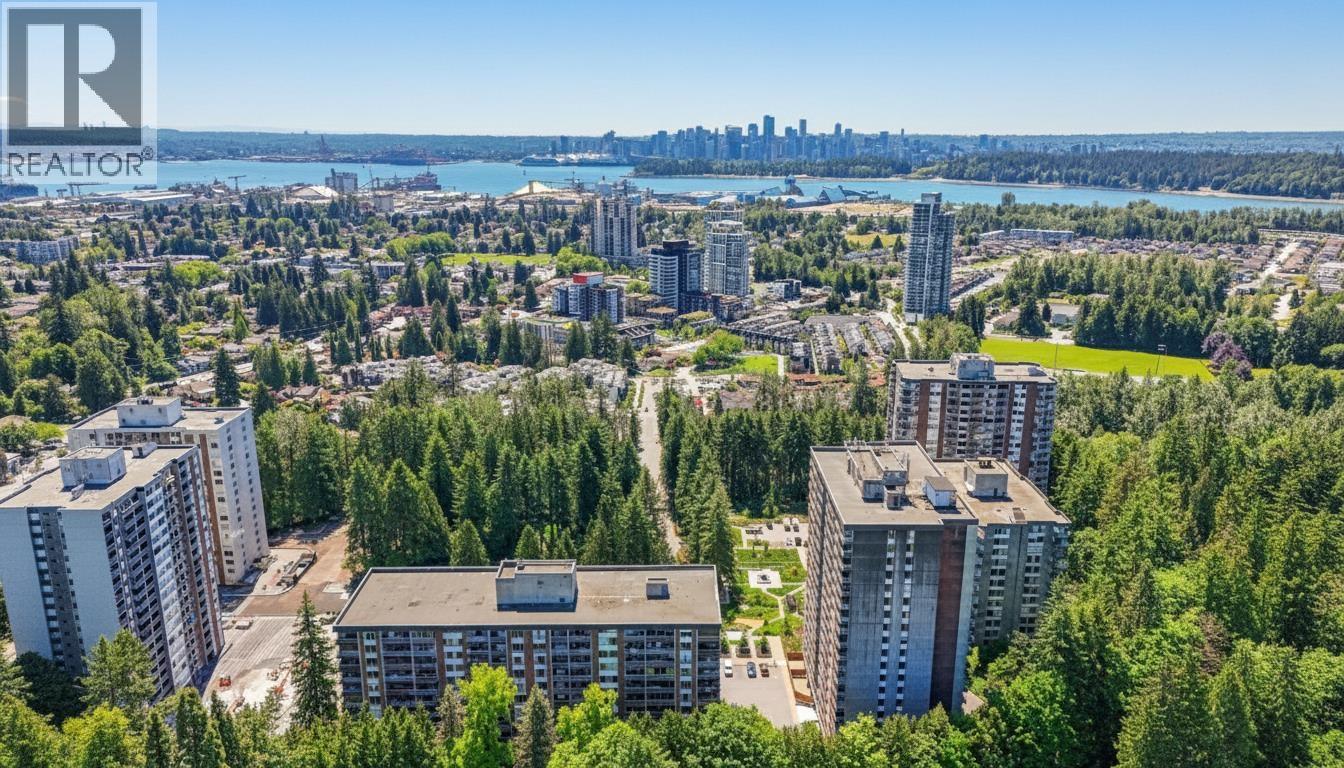 202 2012 FULLERTON AVENUE, North Vancouver, British Columbia