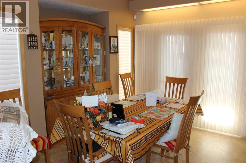 605 Maple Place, Picture Butte, Alberta  T0K 1V0 - Photo 5 - A2282245