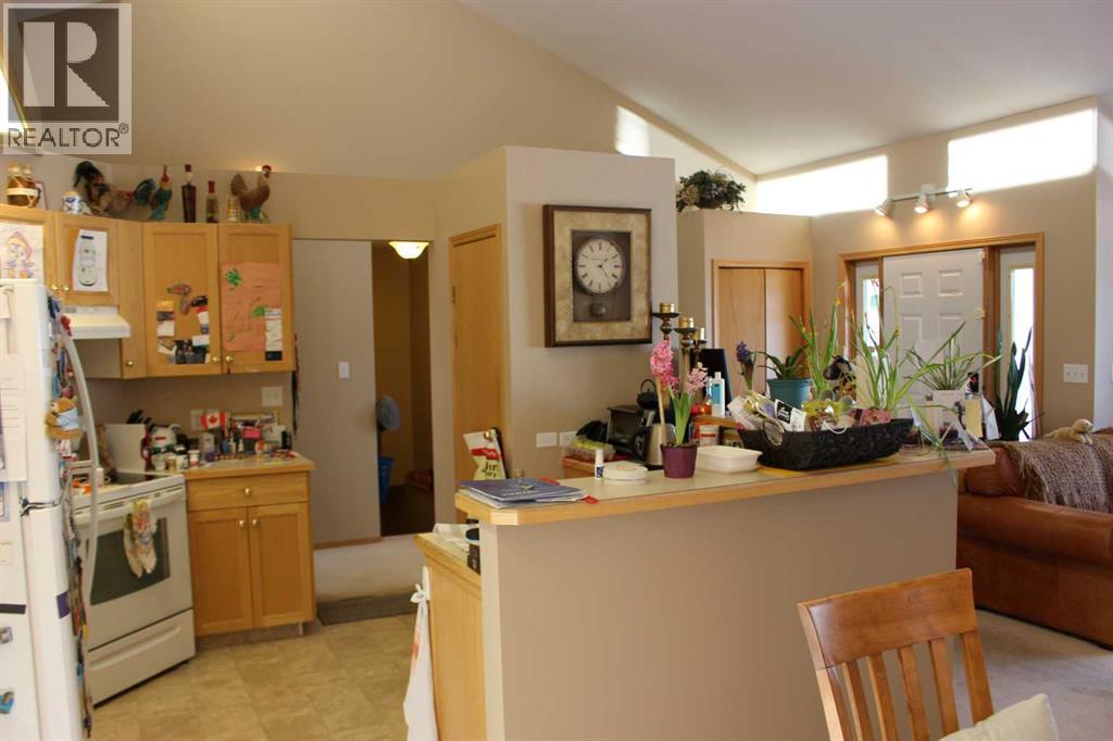 605 Maple Place, Picture Butte, Alberta  T0K 1V0 - Photo 8 - A2282245