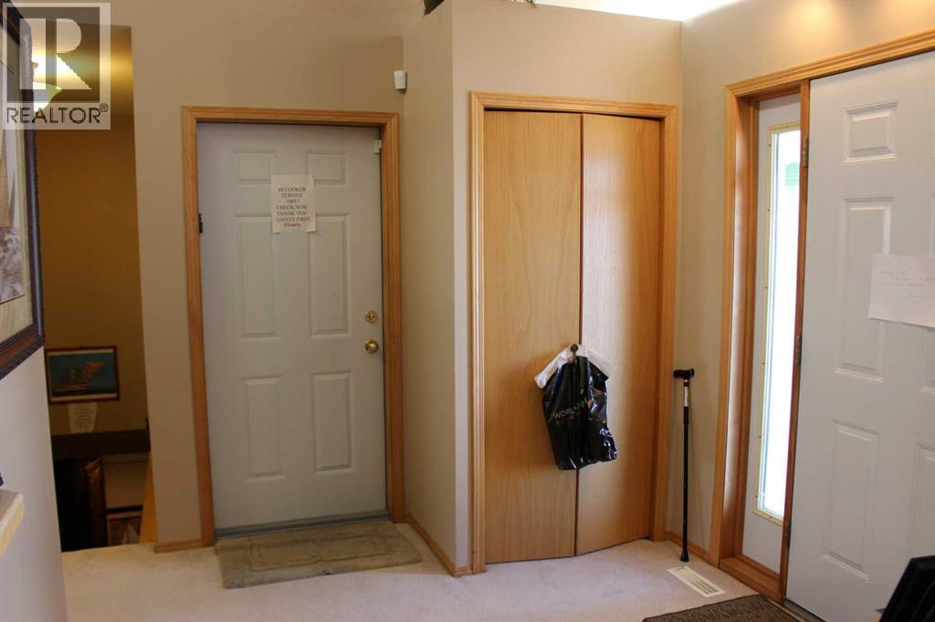 605 Maple Place, Picture Butte, Alberta  T0K 1V0 - Photo 2 - A2282245