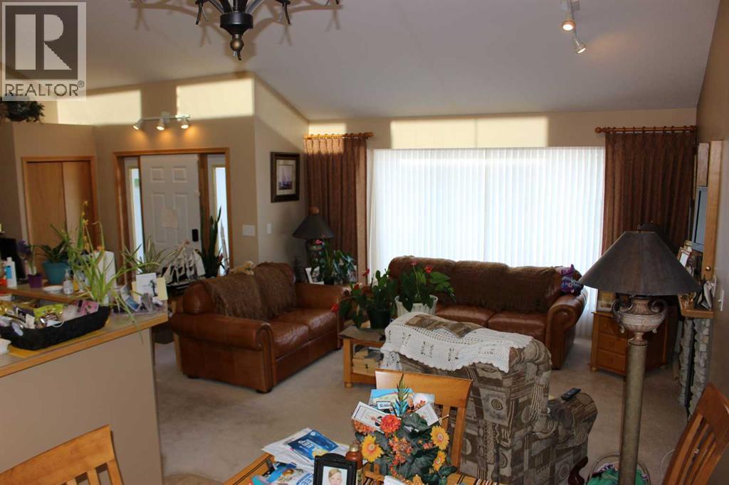 605 Maple Place, Picture Butte, Alberta  T0K 1V0 - Photo 3 - A2282245