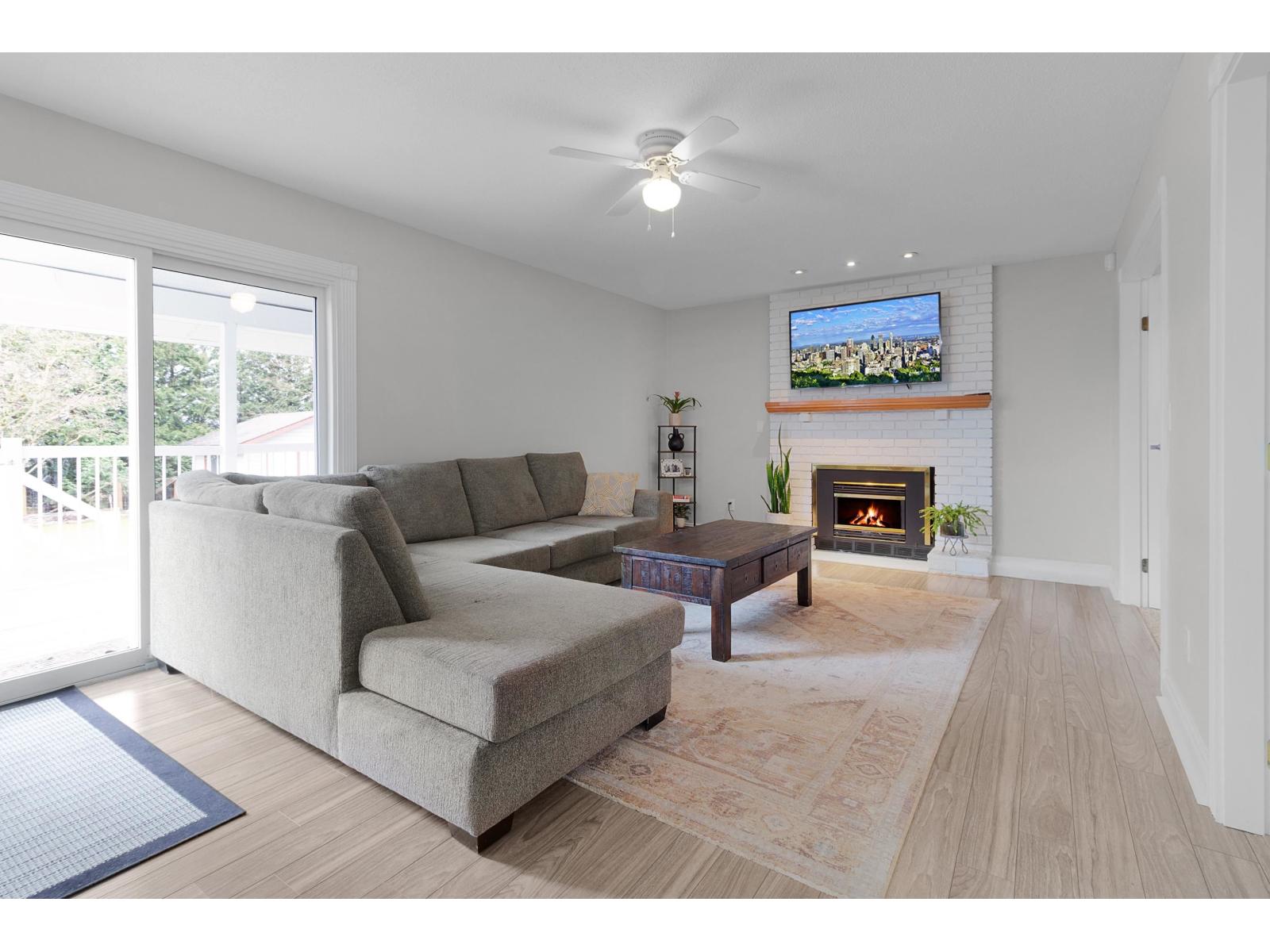 18166 54 Avenue, Surrey, British Columbia  V3S 7Z1 - Photo 4 - R3101052