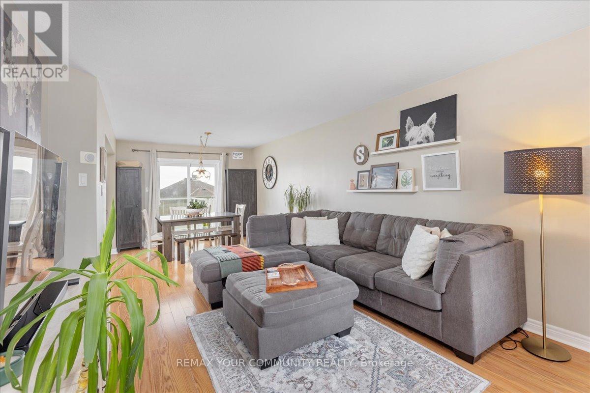 65 Smith Street, Bradford West Gwillimbury, Ontario  L3Z 3Z1 - Photo 9 - N12901146