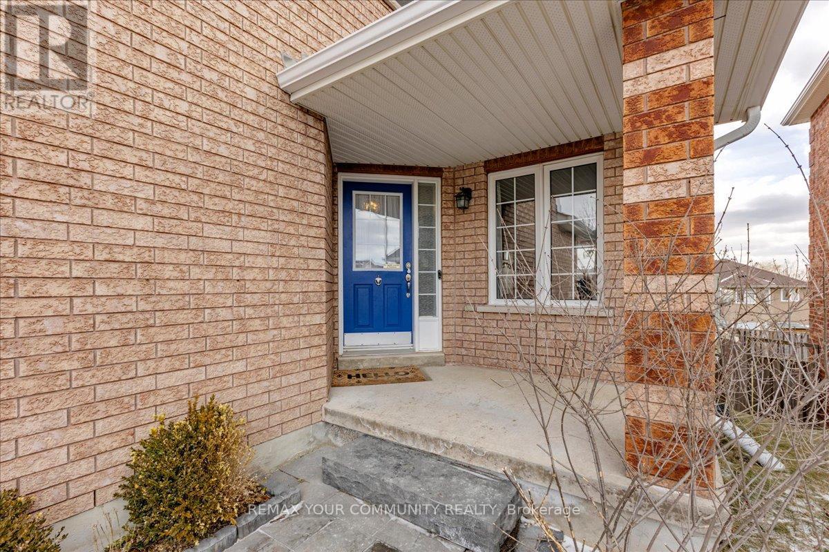 65 Smith Street, Bradford West Gwillimbury, Ontario  L3Z 3Z1 - Photo 4 - N12901146