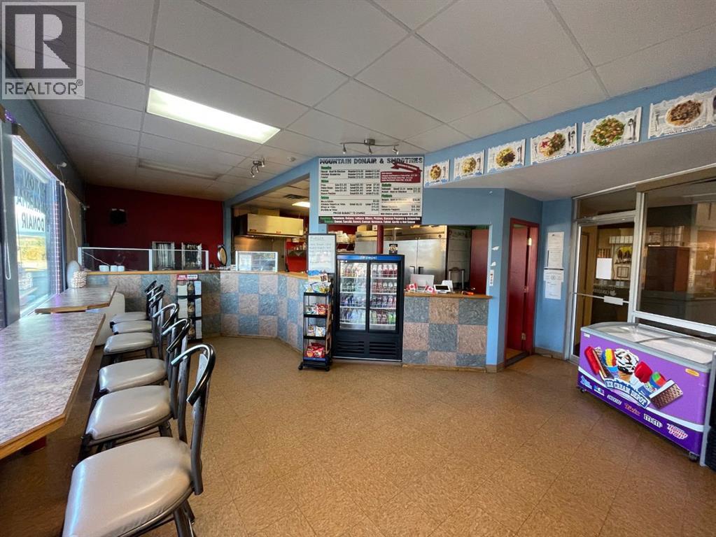 1, 114 Park Street, Hinton, Alberta  T7V 2B1 - Photo 2 - A2263579