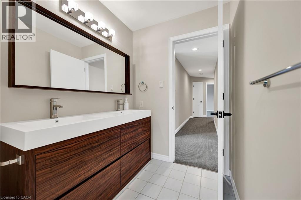 587 Manorwood Court, Waterloo, Ontario  N2K 3L7 - Photo 22 - 40811479