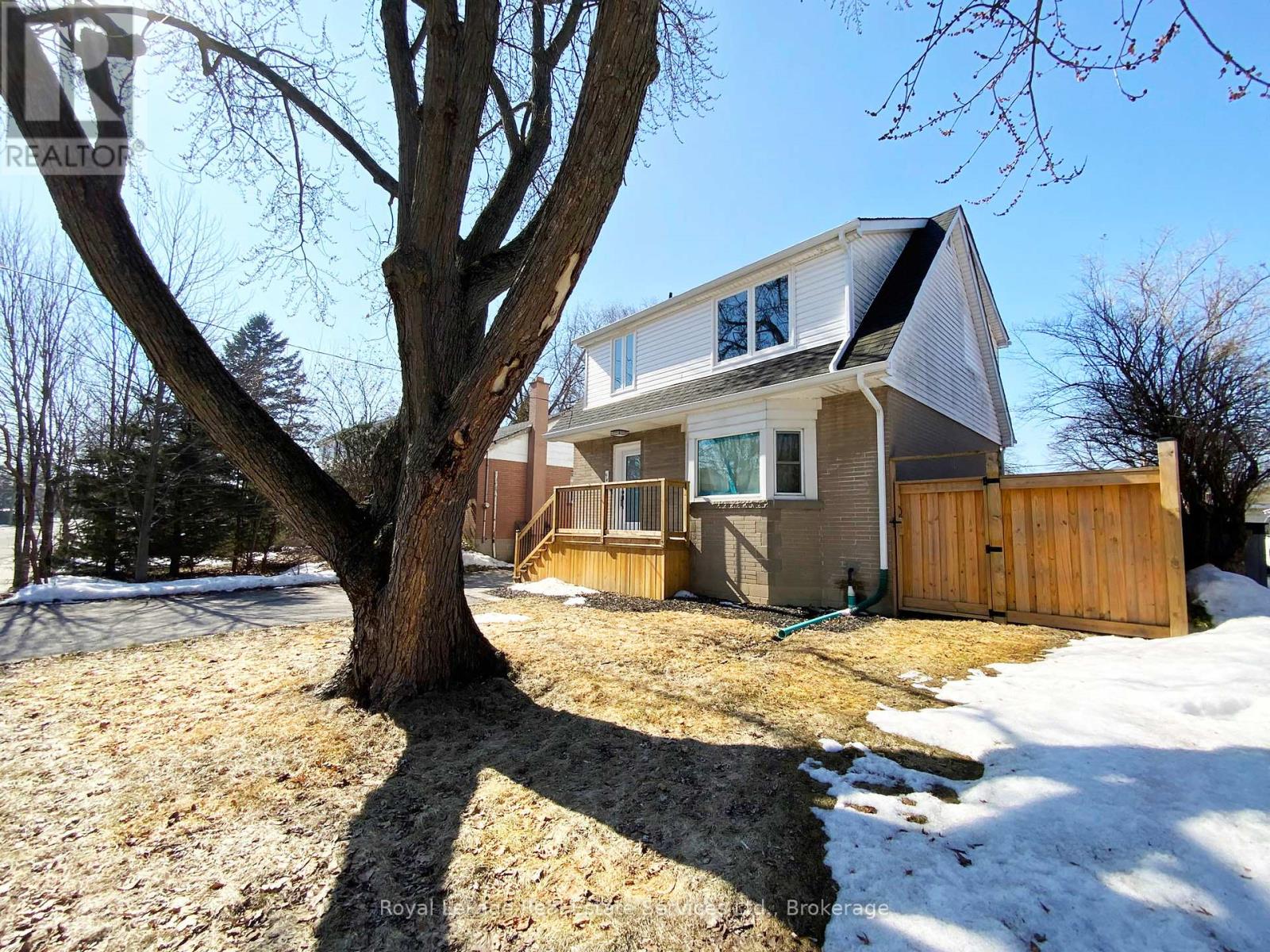 MAIN & SECOND FLOOR - 94 WEST 32ND STREET, Hamilton, Ontario