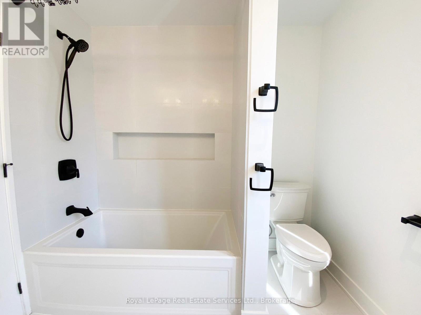 Main & Second Floor - 94 West 32nd Street, Hamilton, Ontario  L9C 5G9 - Photo 22 - X12901688