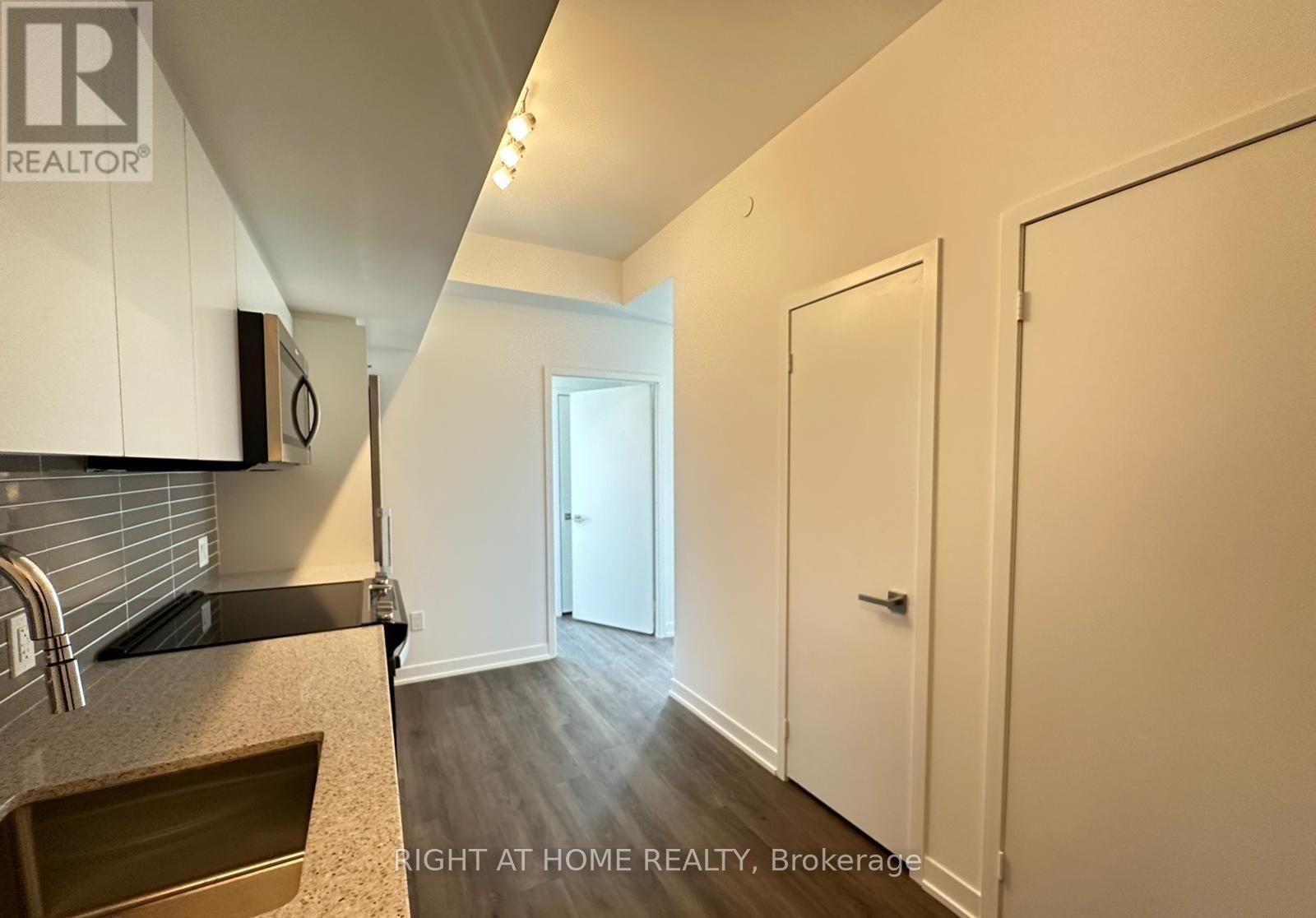 813 - 500 Wilson Avenue, Toronto, Ontario  M3H 0E5 - Photo 2 - C12901754