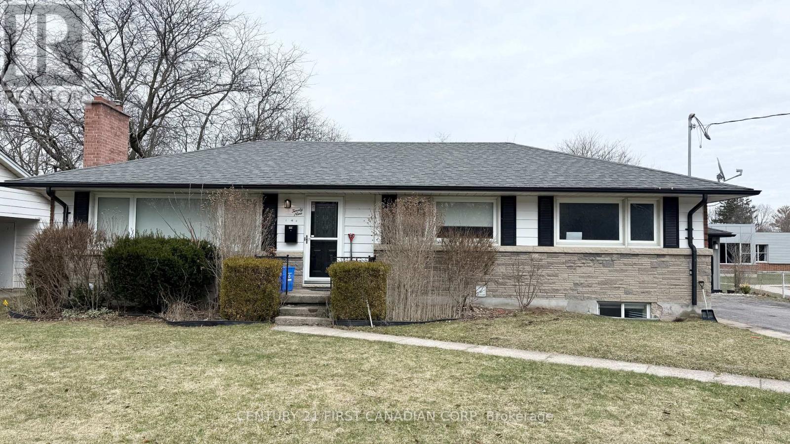 Upper - 29 Ford Crescent, London North, Ontario  N6G 1H8 - Photo 2 - X12901718