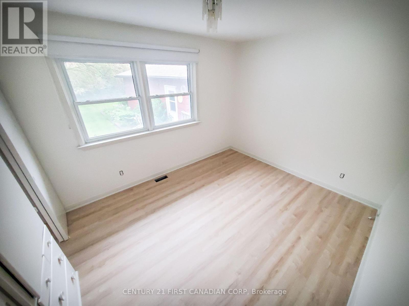 Upper - 29 Ford Crescent, London North, Ontario  N6G 1H8 - Photo 5 - X12901718