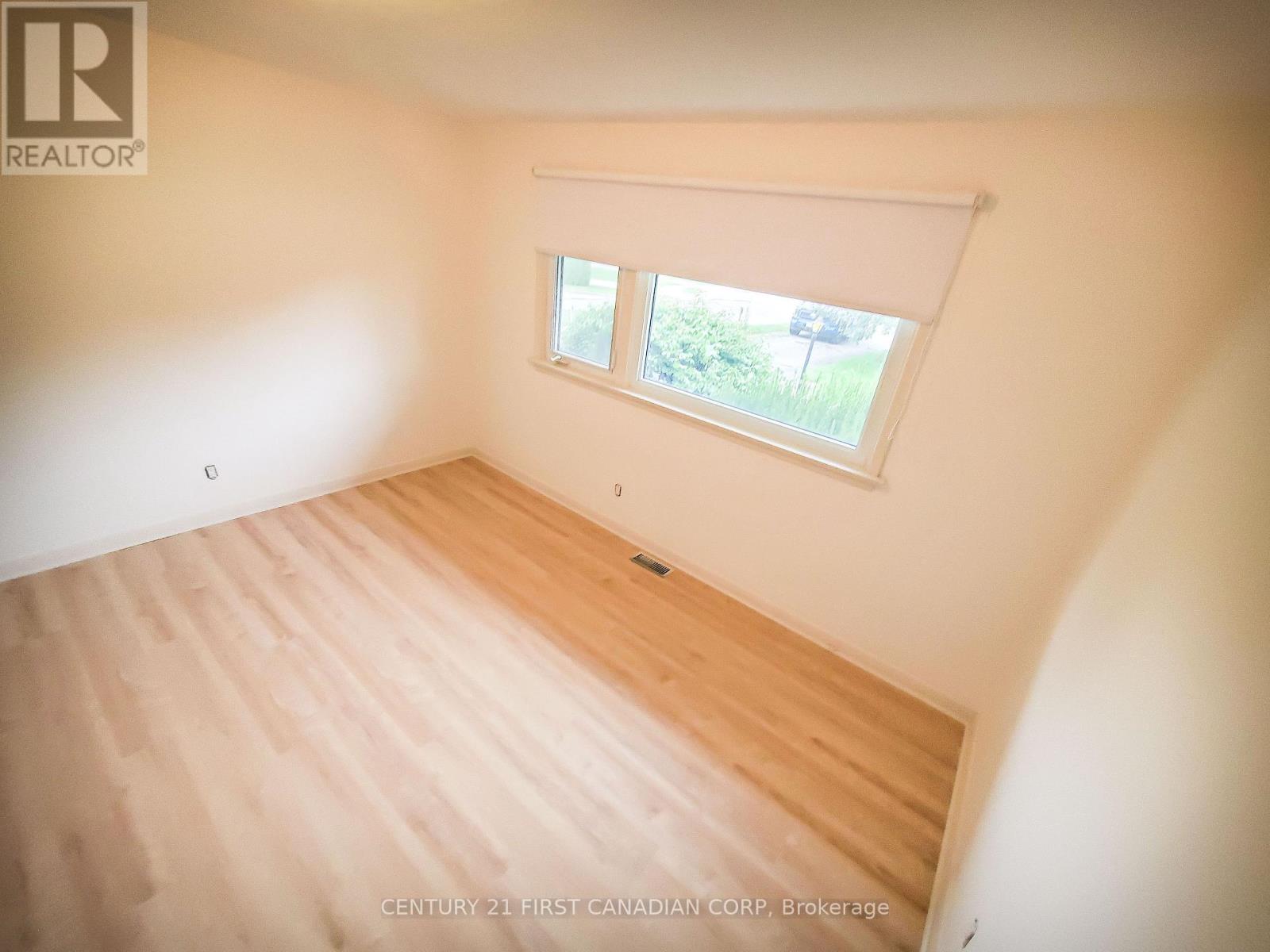 Upper - 29 Ford Crescent, London North, Ontario  N6G 1H8 - Photo 6 - X12901718