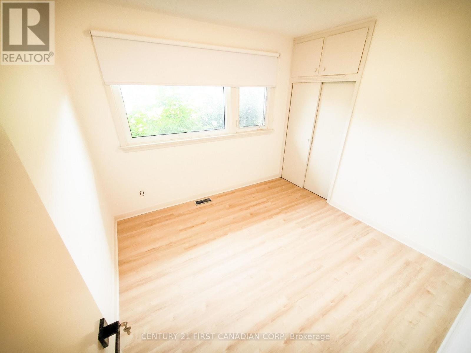 Upper - 29 Ford Crescent, London North, Ontario  N6G 1H8 - Photo 7 - X12901718